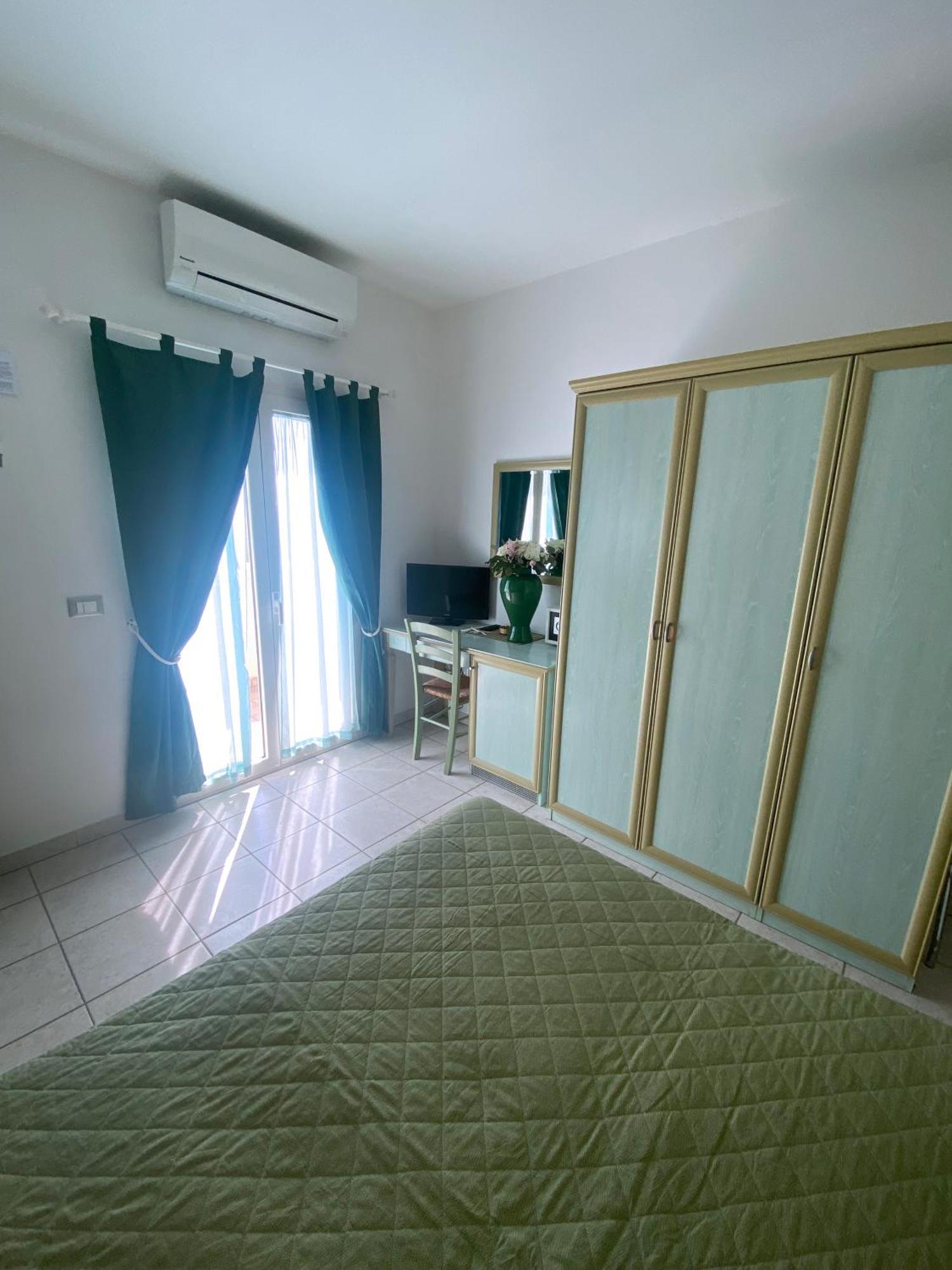 Hotel Philadelphia Cattolica Pokoj fotografie